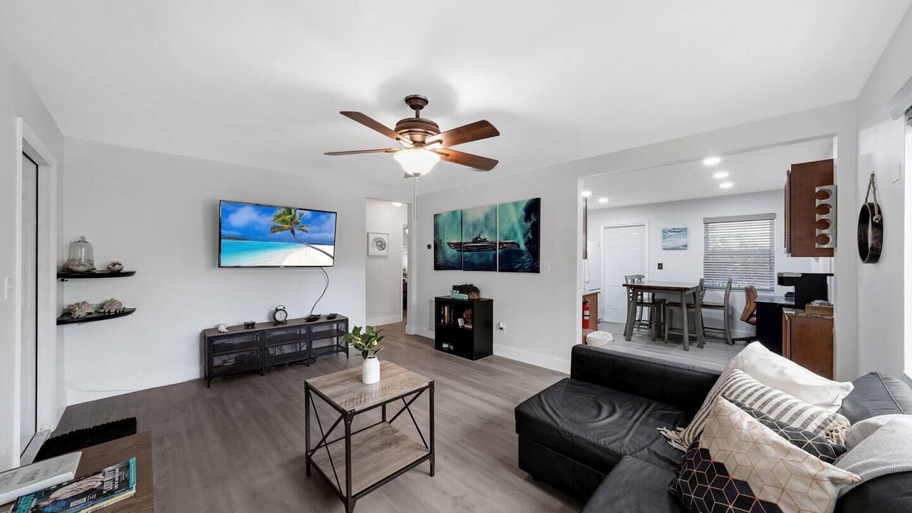 Photo of Livingroom in River Oaks