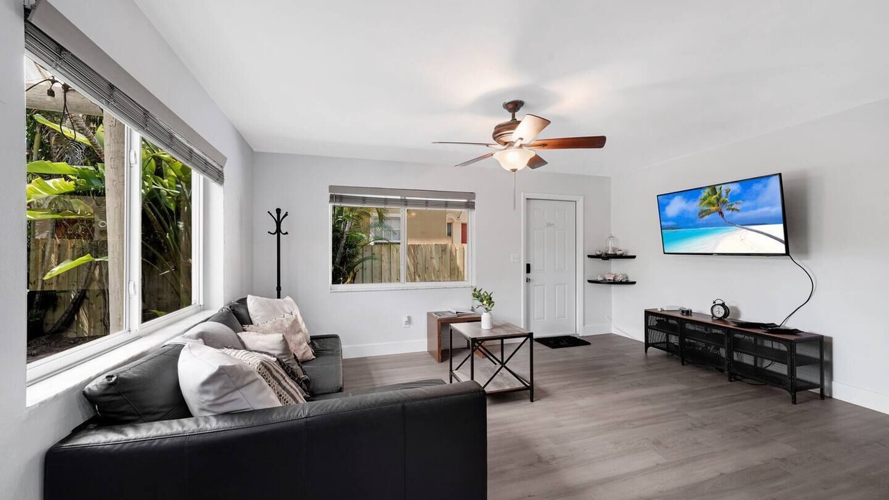 Photo of Livingroom in River Oaks