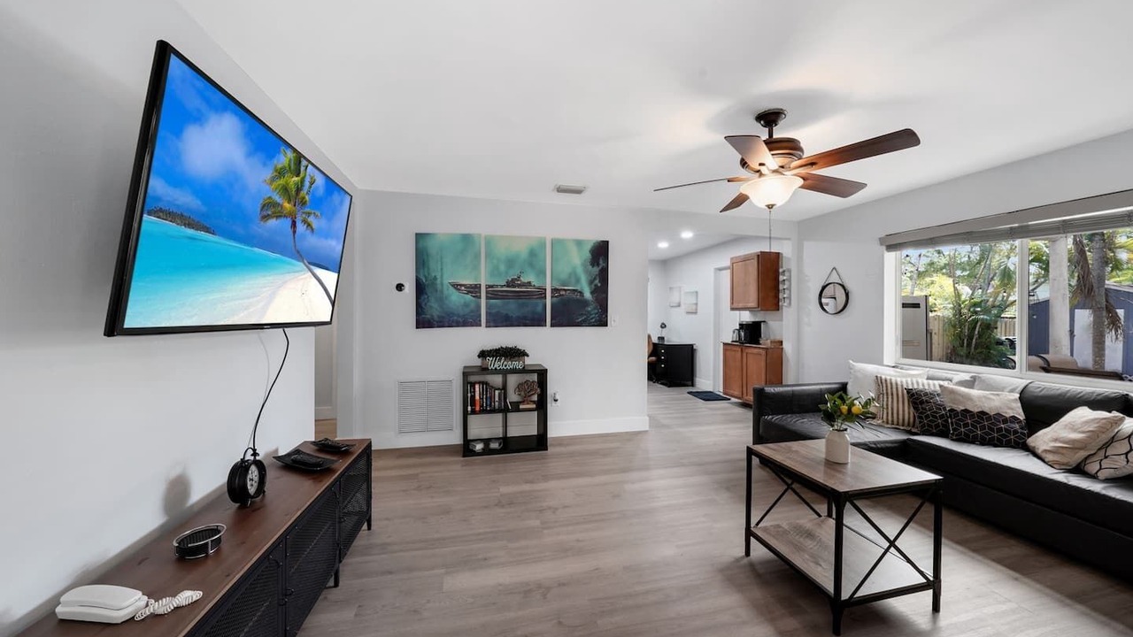 Photo of Livingroom in River Oaks