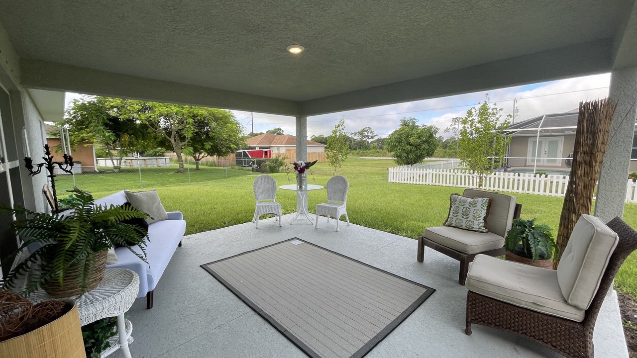 Photo of Patio Balcony in Jacarandas