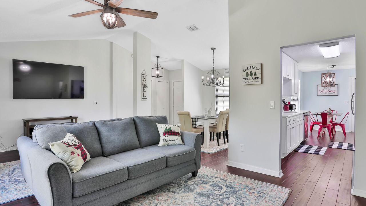 Photo of Livingroom in Doctors Inlet