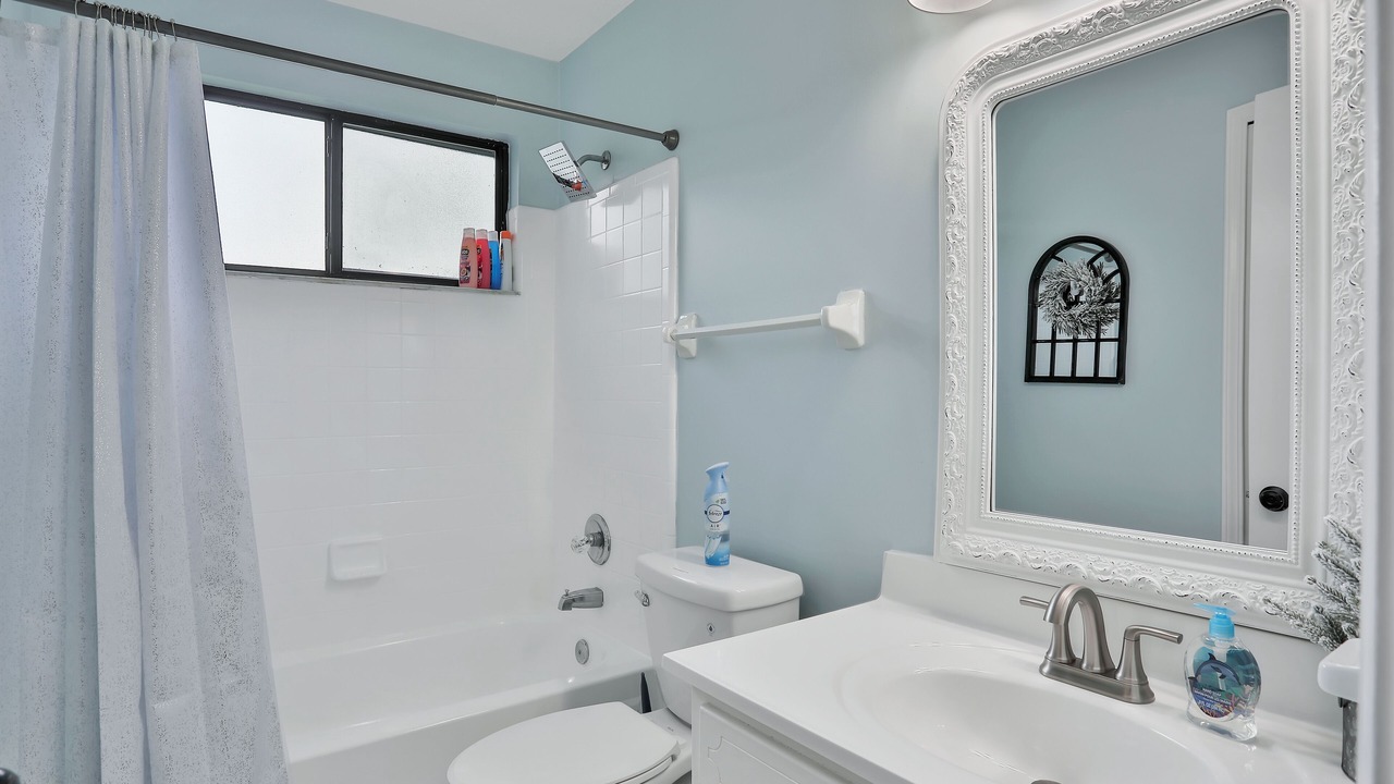 Photo of Bathroom in Doctors Inlet