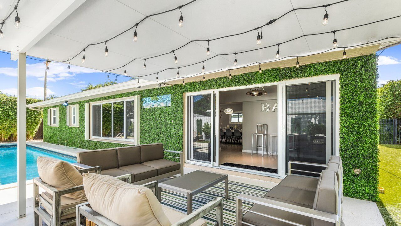 Photo of Outdoor in Tropic Palms