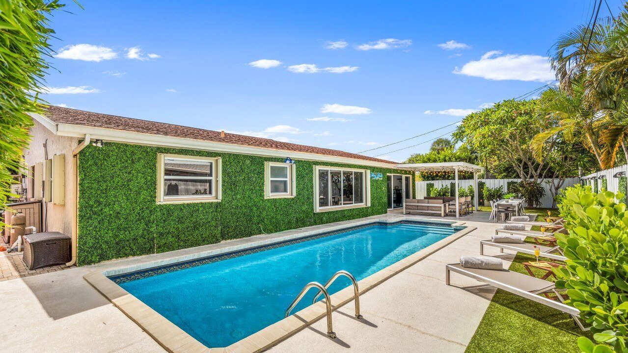 Photo of Outdoor in Tropic Palms