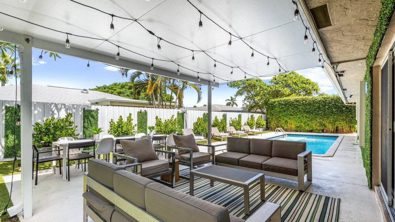 Photo of Outdoor in Tropic Palms