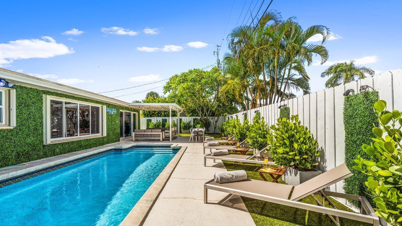 Photo of Outdoor in Tropic Palms