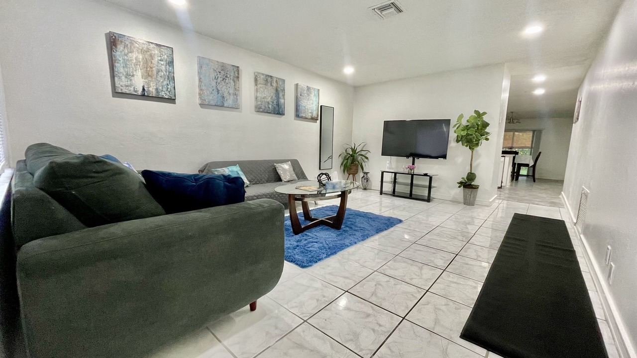 Photo of Livingroom in North Lauderdale