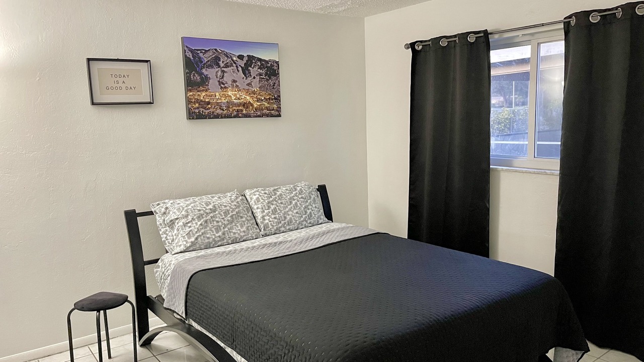 Photo of Bedroom in North Lauderdale