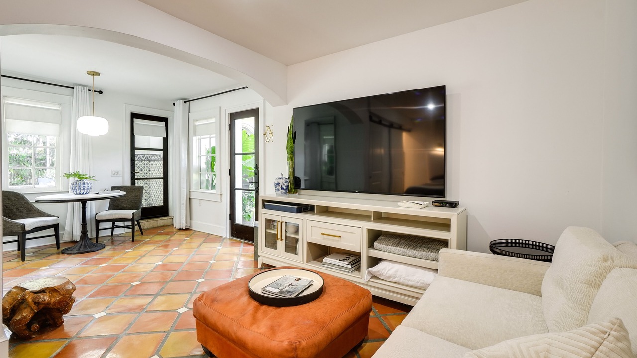Photo of Livingroom in Beach Park