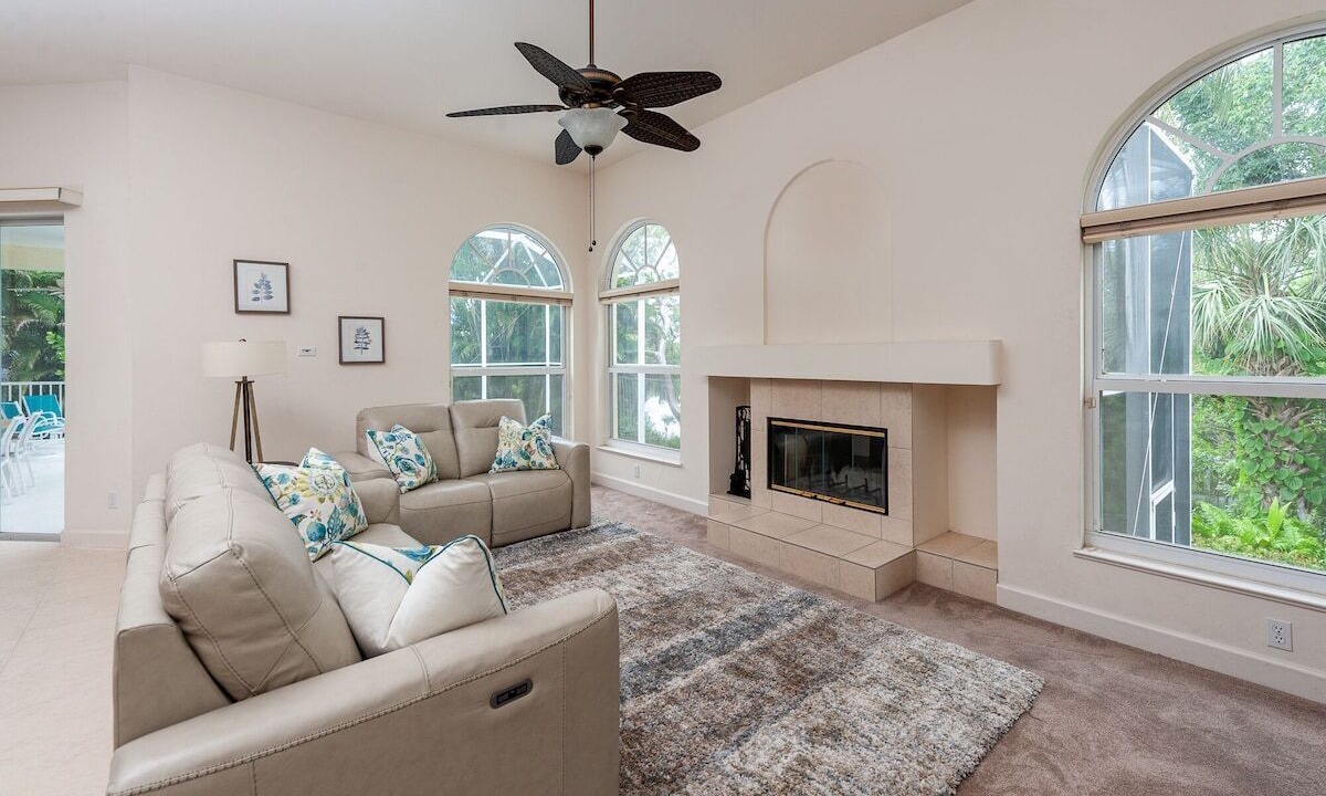 Photo of Livingroom in Beachview Country Club Estates
