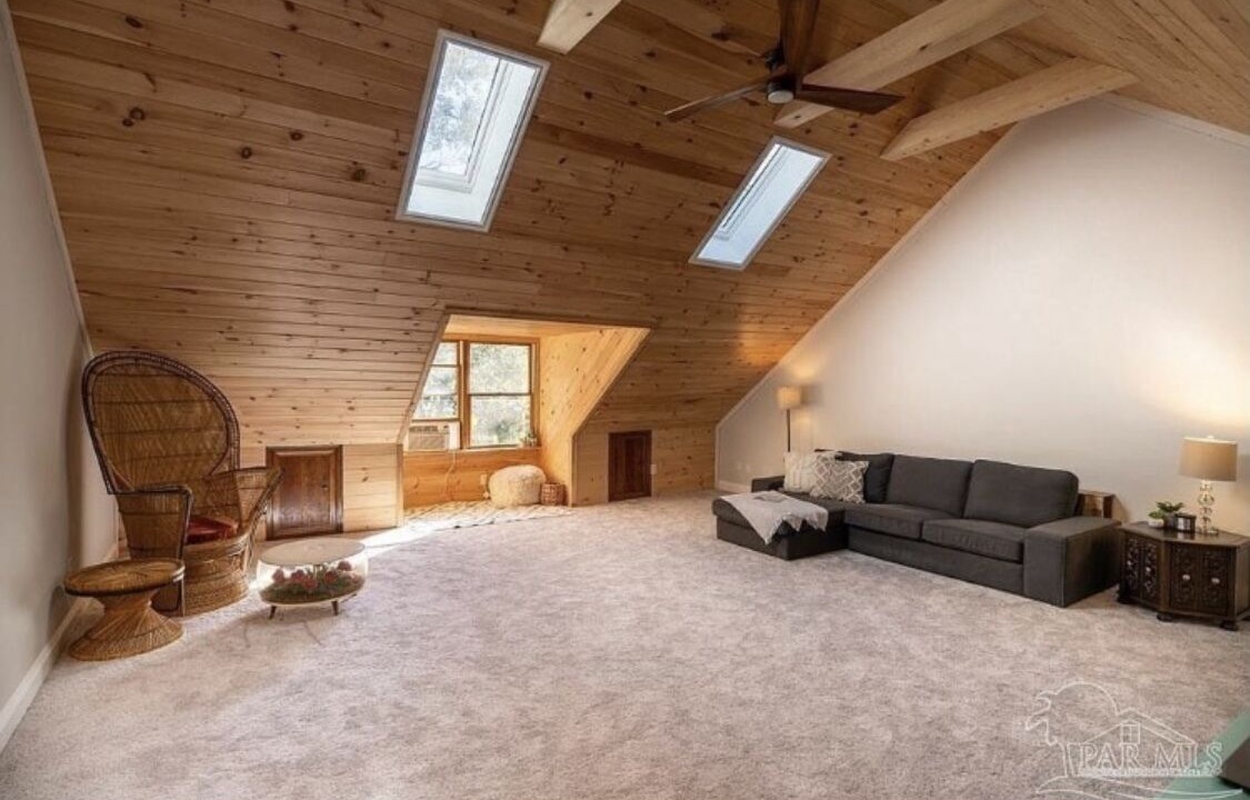 Photo of Livingroom in Northeast Pensacola