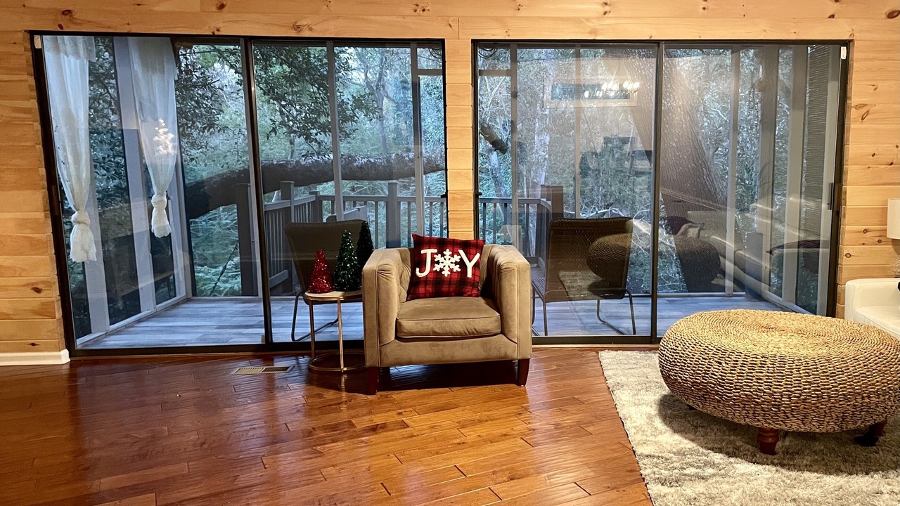 Photo of Livingroom in Northeast Pensacola