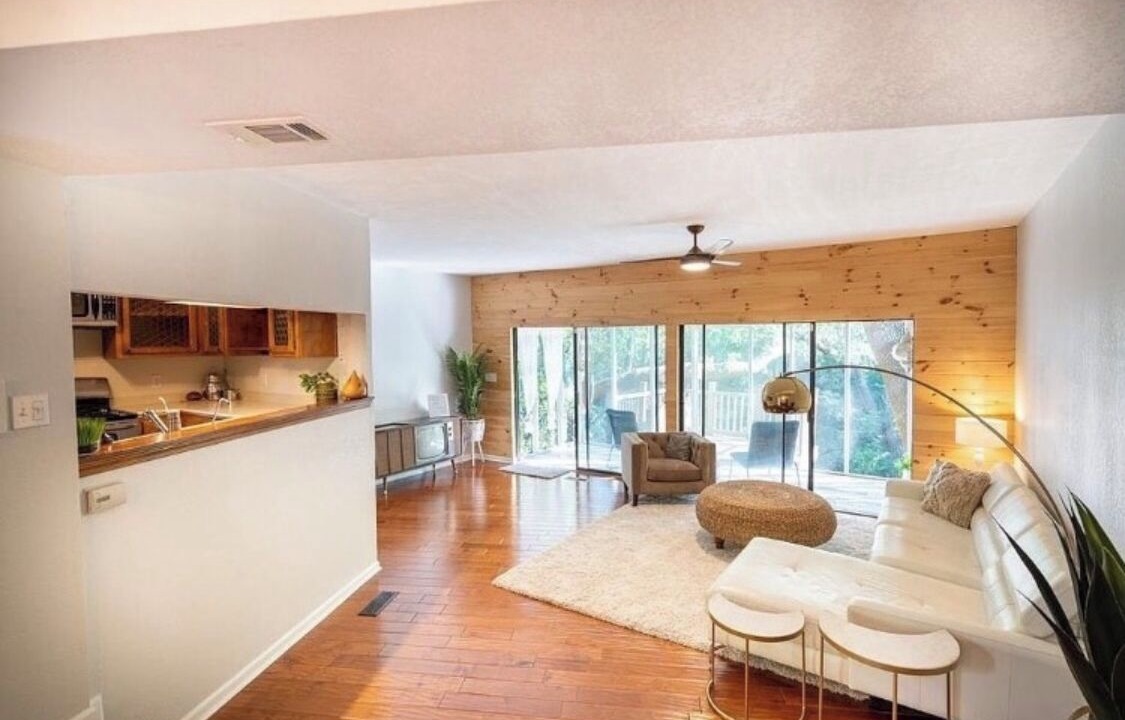 Photo of Livingroom in Northeast Pensacola