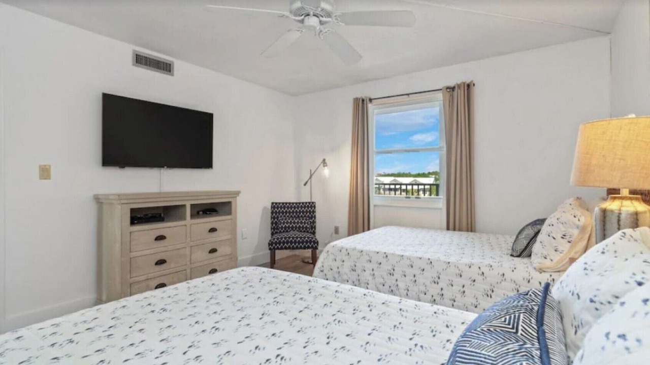 Photo of Bedroom in Miramar Beach