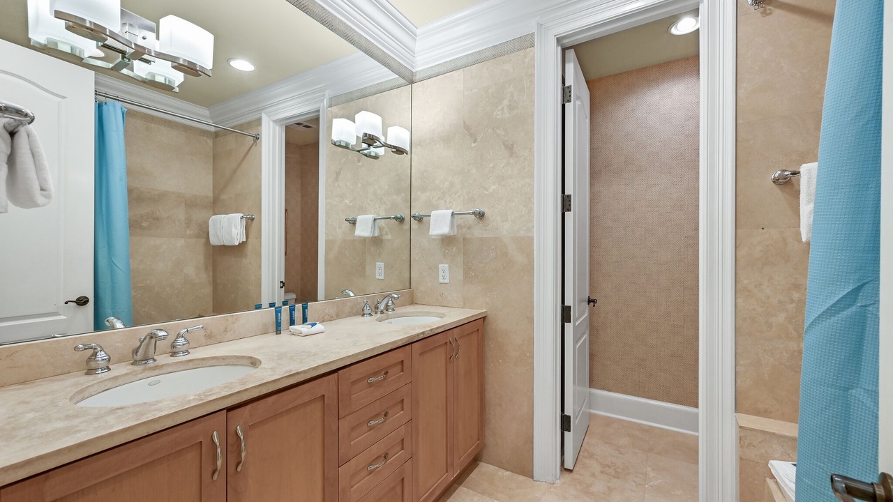 Photo of Bathroom in Baytowne Wharf