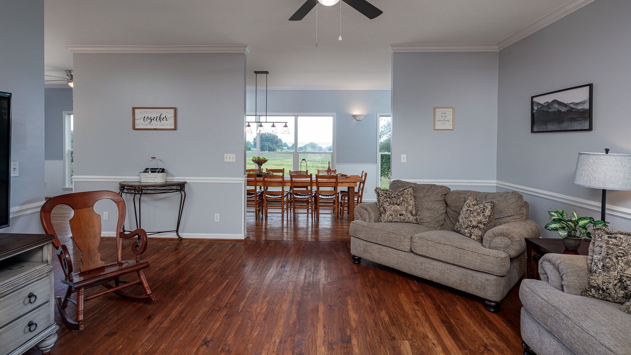Photo of Livingroom in Rogersville
