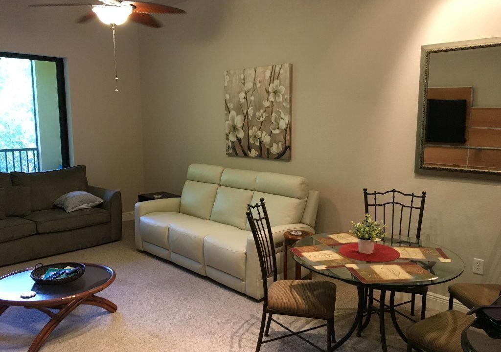 Photo of Livingroom in Cypress Lake