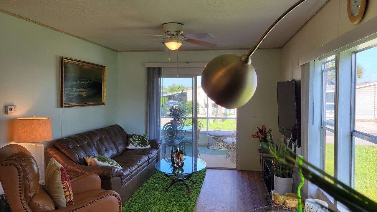 Photo of Livingroom in Edgewater
