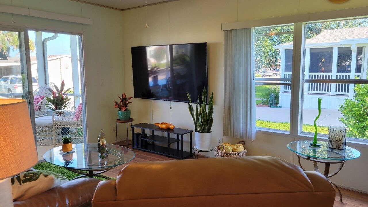 Photo of Livingroom in Edgewater