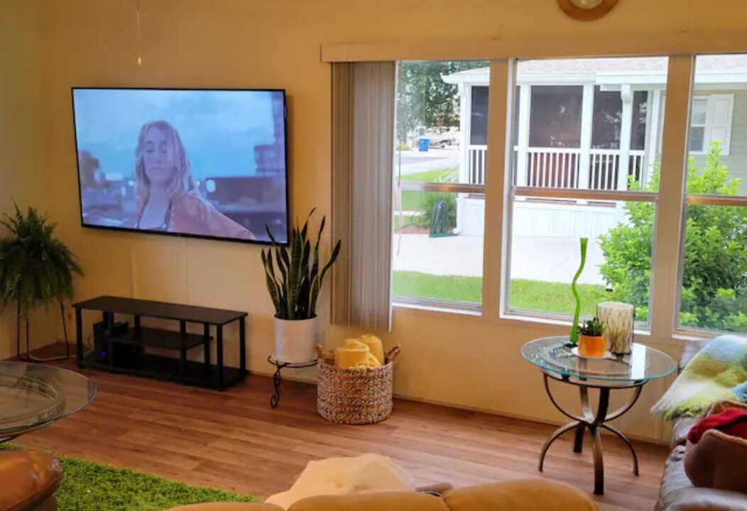Photo of Livingroom in Edgewater