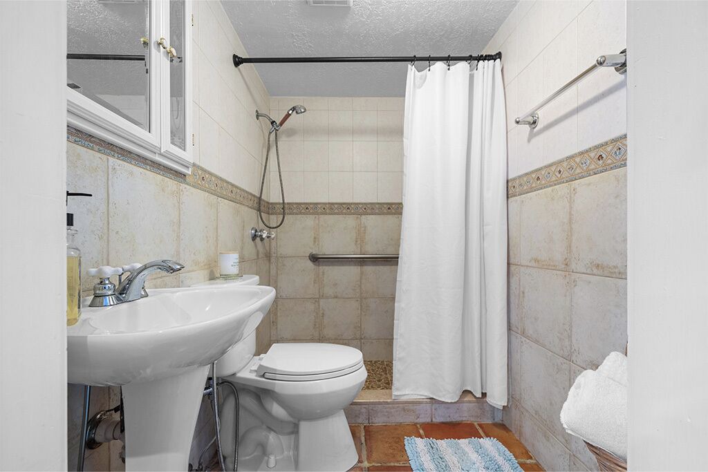Photo of Bathroom in Miami Springs