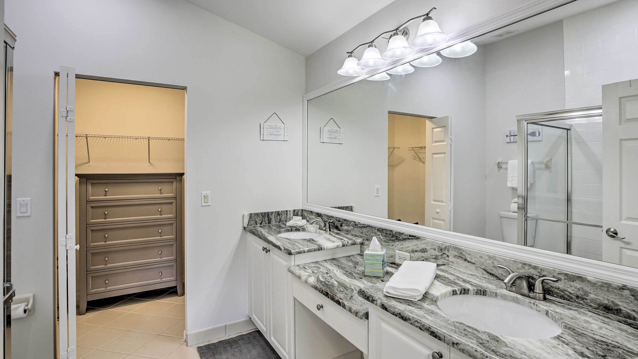 Photo of Bathroom in Botanica Lakes