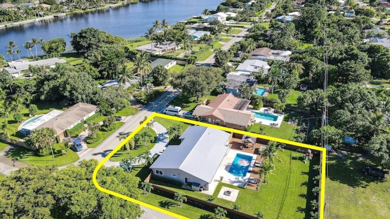 Photo of Outdoor in Lake Clarke Shores