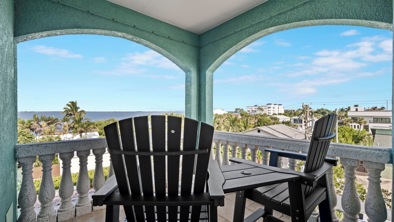 Photo of Patio Balcony in Crescent Beach