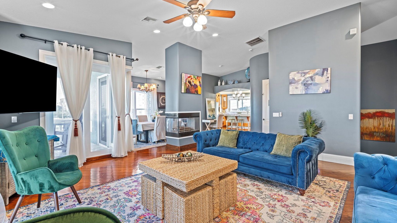 Photo of Livingroom in Crescent Beach