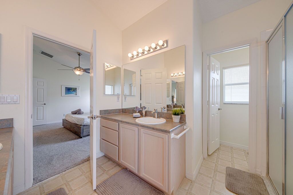 Photo of Bathroom in Orange Tree