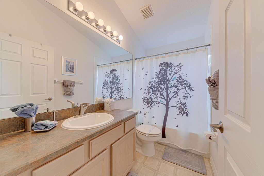 Photo of Bathroom in Orange Tree