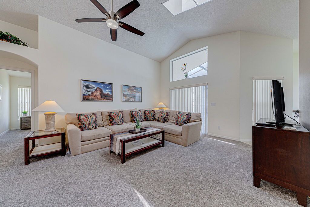 Photo of Livingroom in Orange Tree