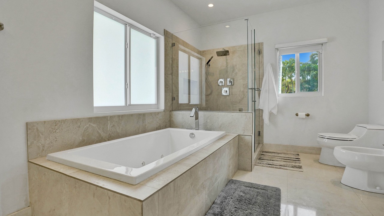Photo of Bathroom in Birch Park Finger Streets