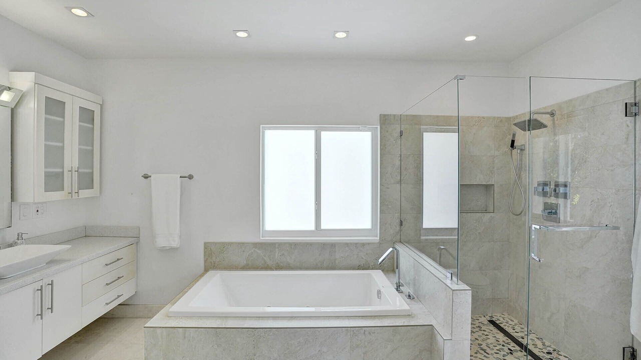 Photo of Bathroom in Birch Park Finger Streets