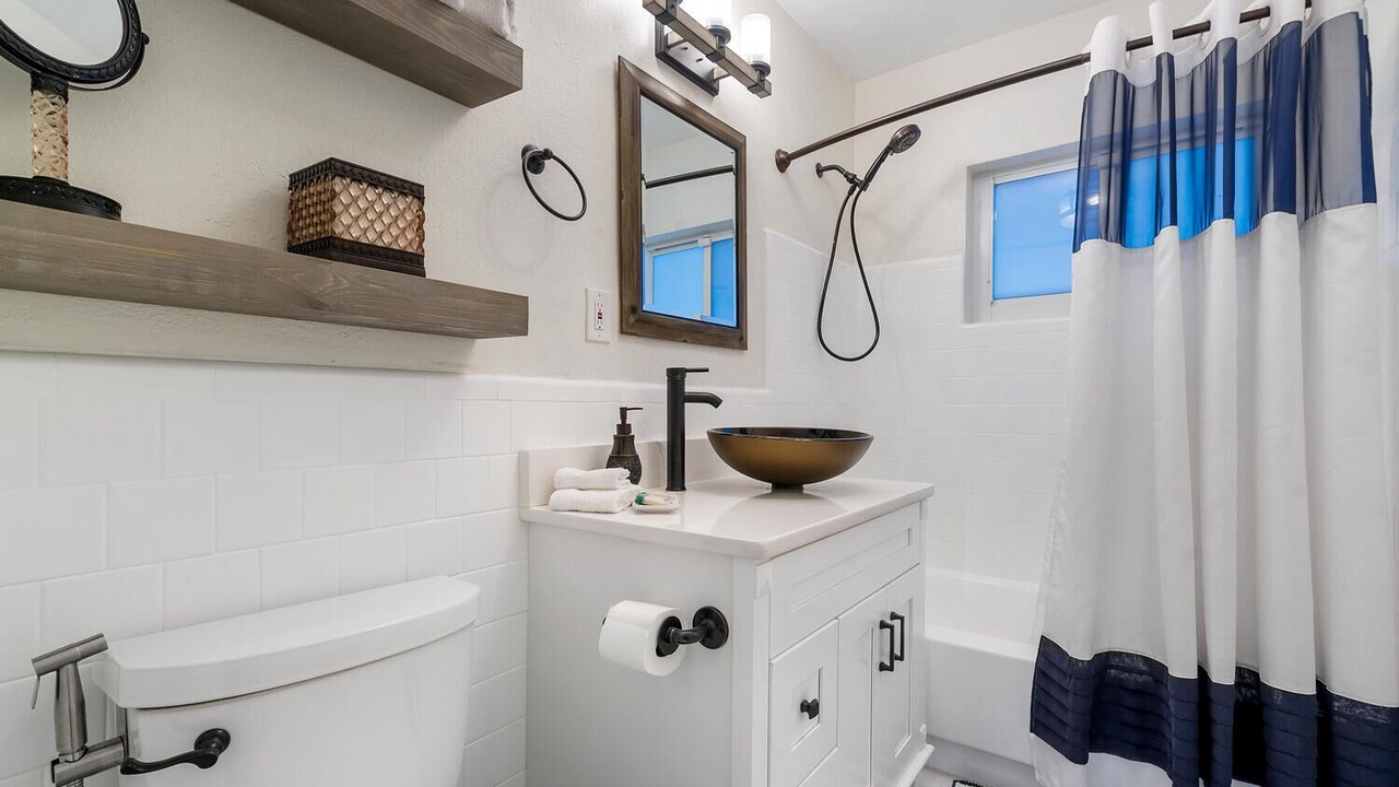 Photo of Bathroom in North Andrews Gardens