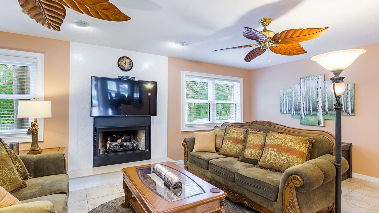 Photo of Bedroom in Rustic Oaks