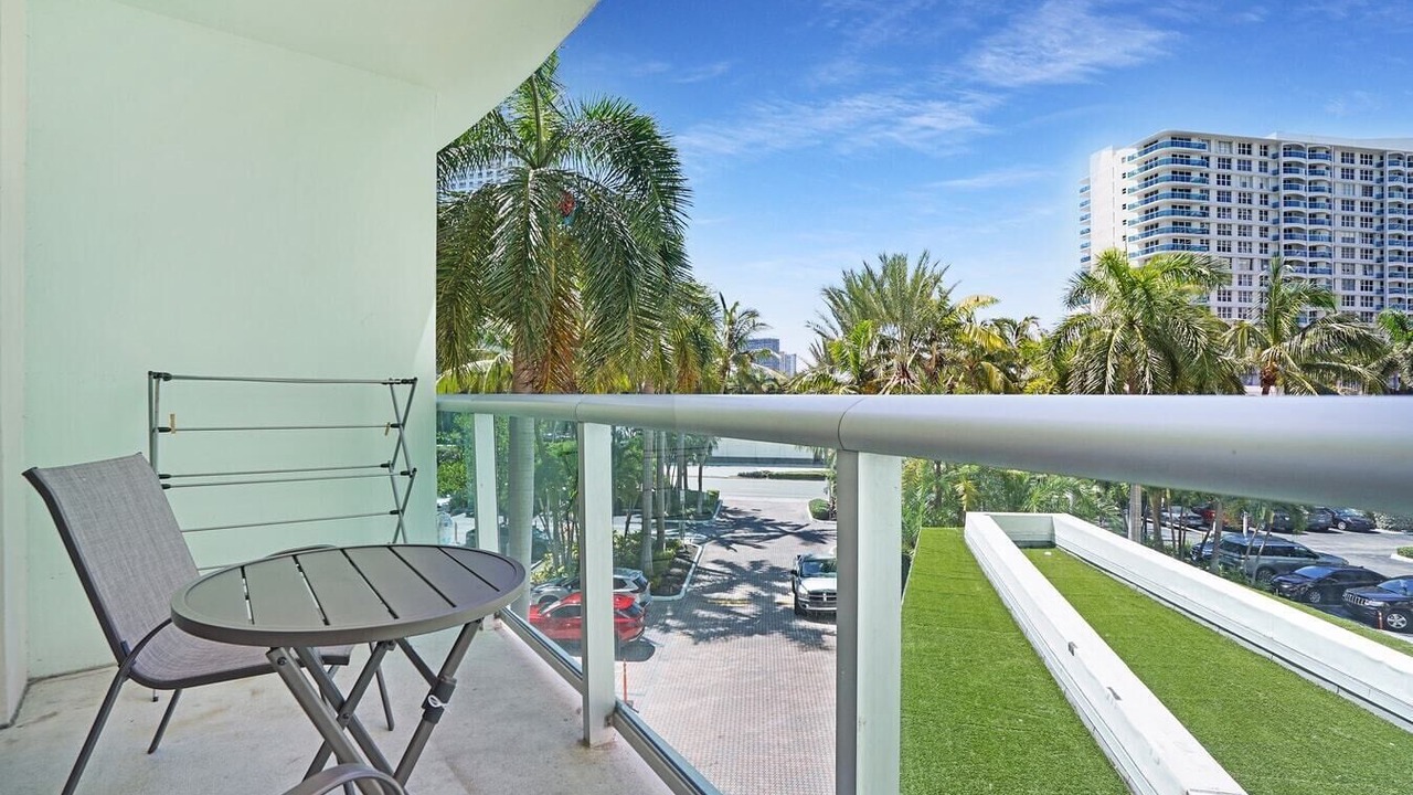 Photo of Patio Balcony in Hollywood South Central Beach