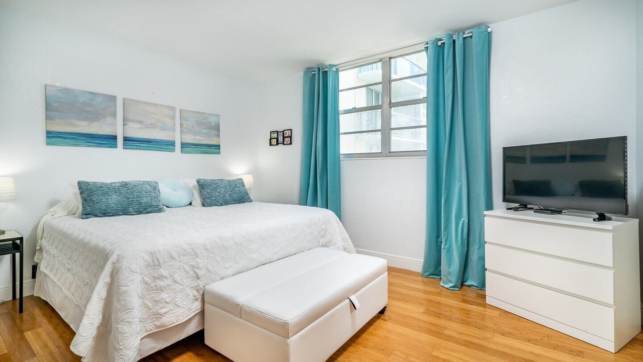 Photo of Bedroom in Hollywood South Central Beach