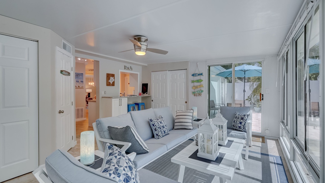 Photo of Livingroom in Oakland Park