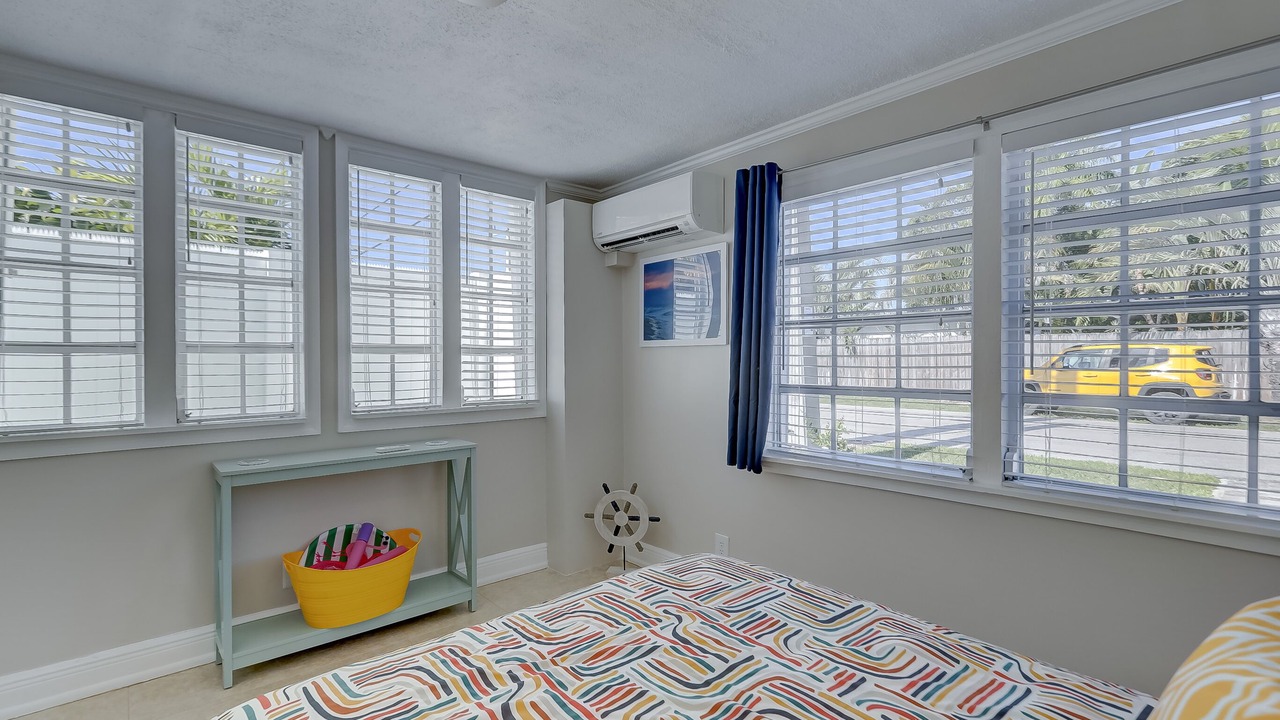 Photo of Bedroom in Oakland Park