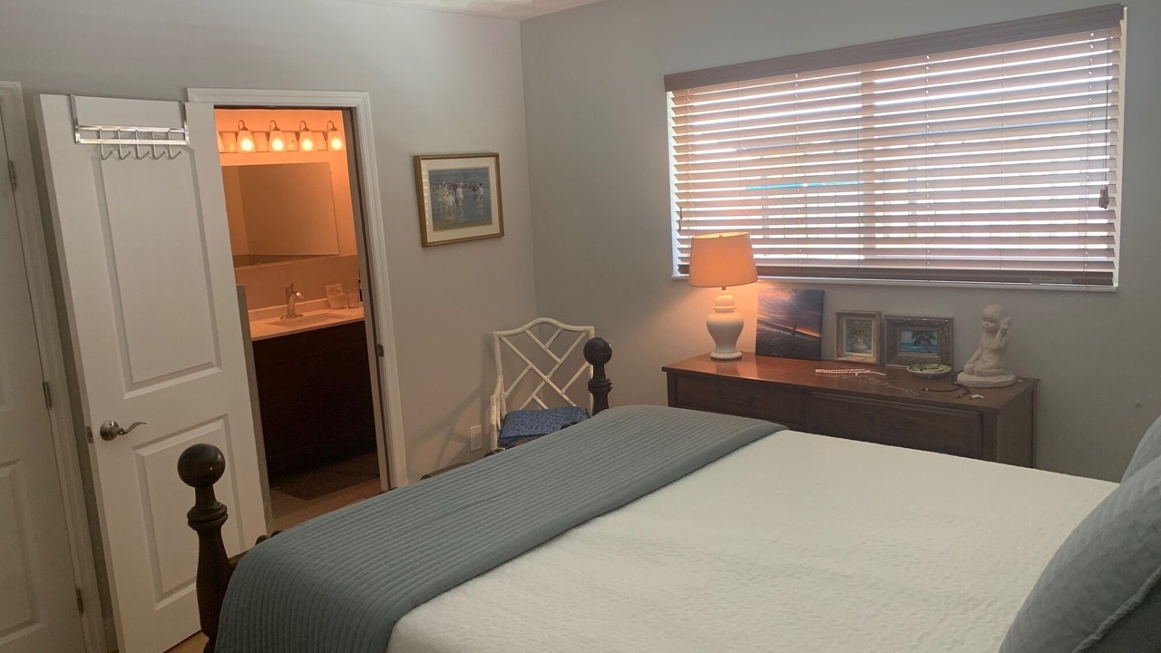 Photo of Bedroom in Garden Isles