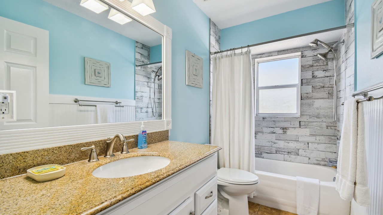 Photo of Bathroom in Independence Square