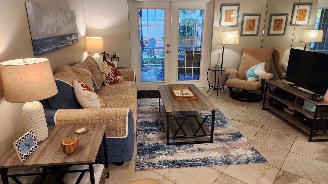 Photo of Livingroom in Bay Towne East