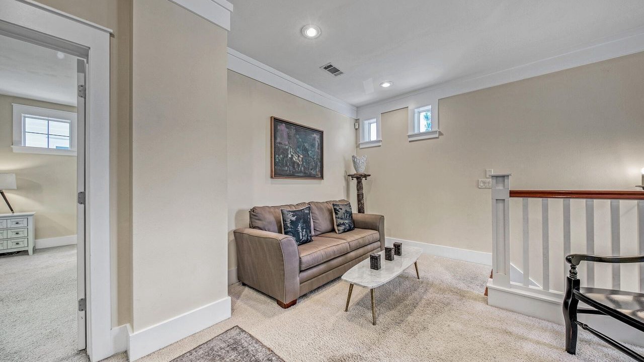 Photo of Livingroom in Laurel Grove