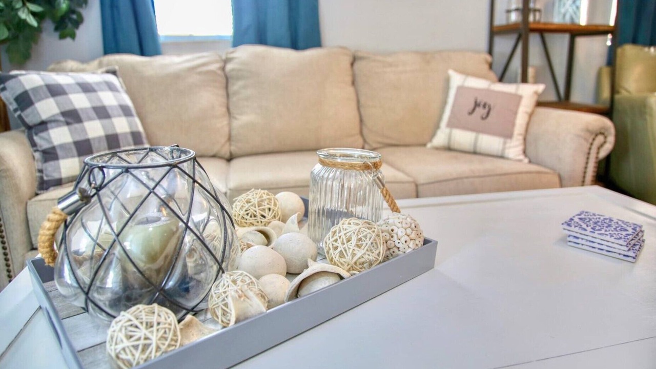 Photo of Livingroom in Goldenrod