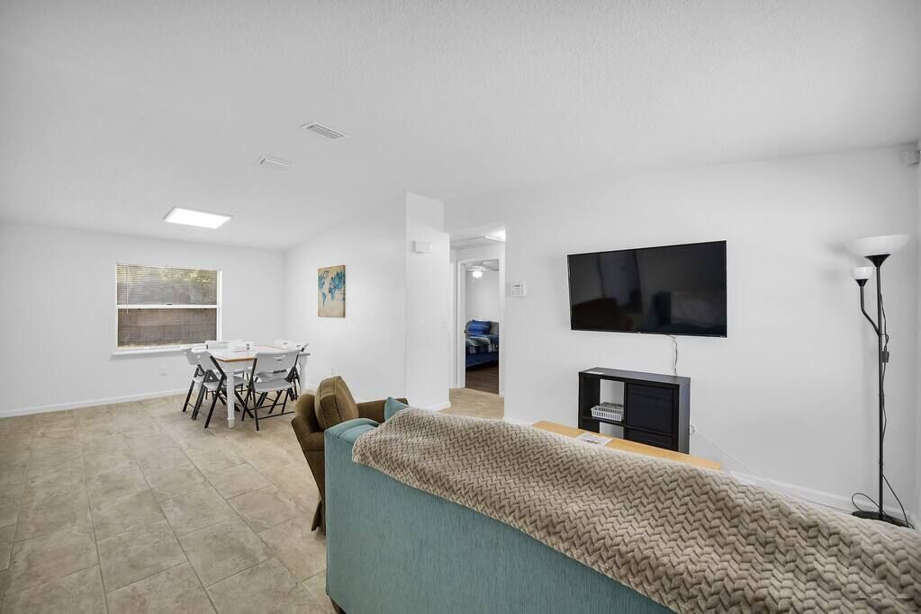 Photo of Livingroom in Westside