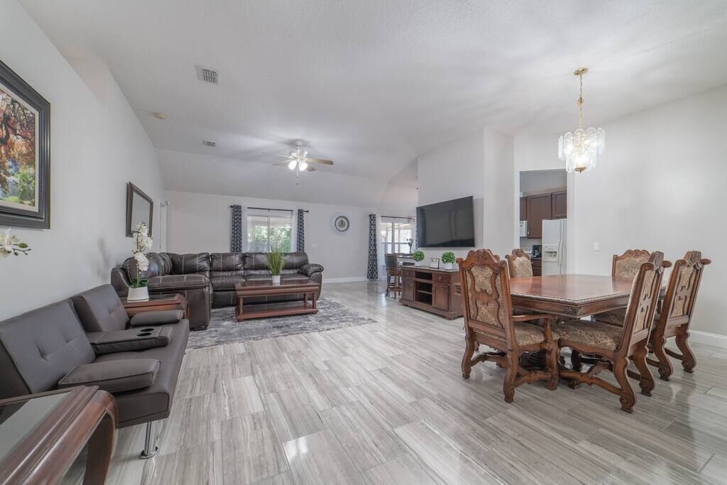 Photo of Livingroom in Northside
