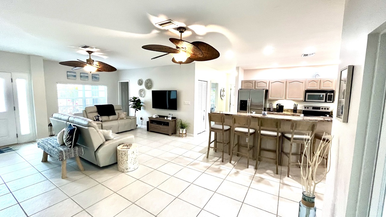 Photo of Livingroom in Venetian Shores