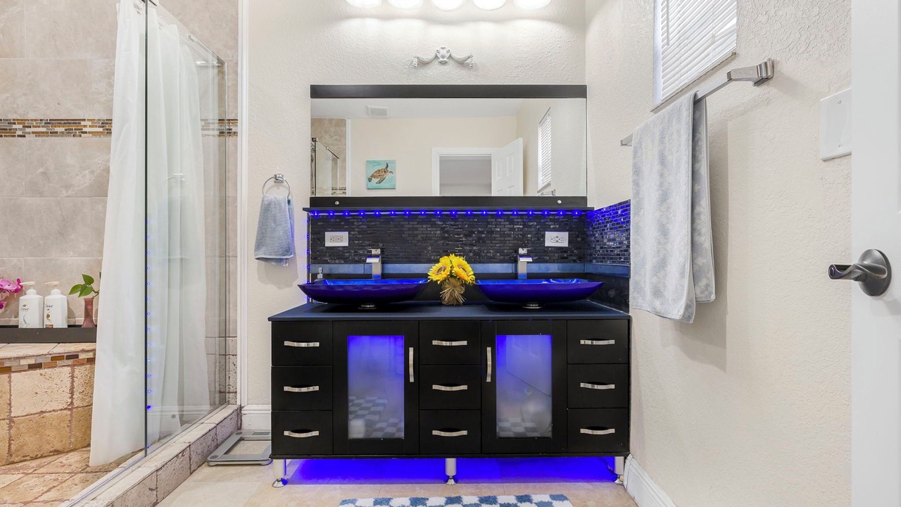 Photo of Bathroom in Sunset