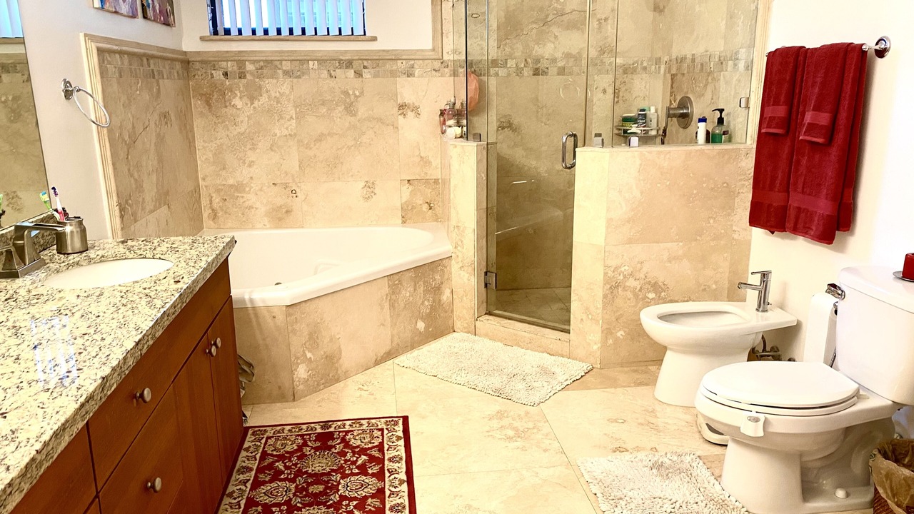 Photo of Bathroom in Coral Way